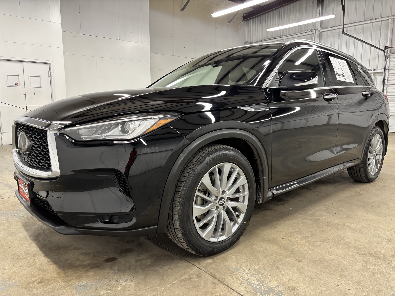 2023 Infiniti QX50 Luxe photo 2