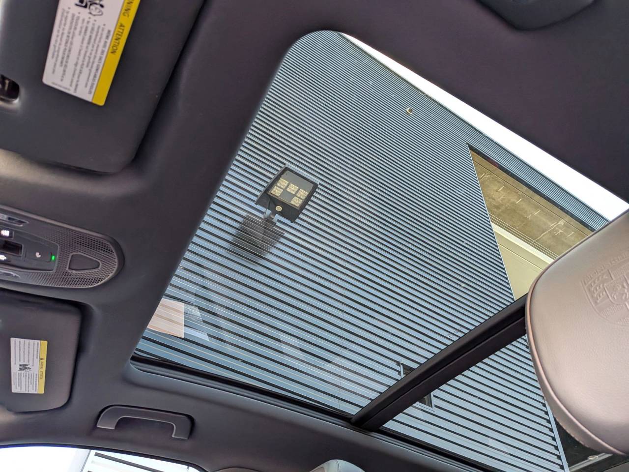 2025 Porsche Cayenne Base photo 24