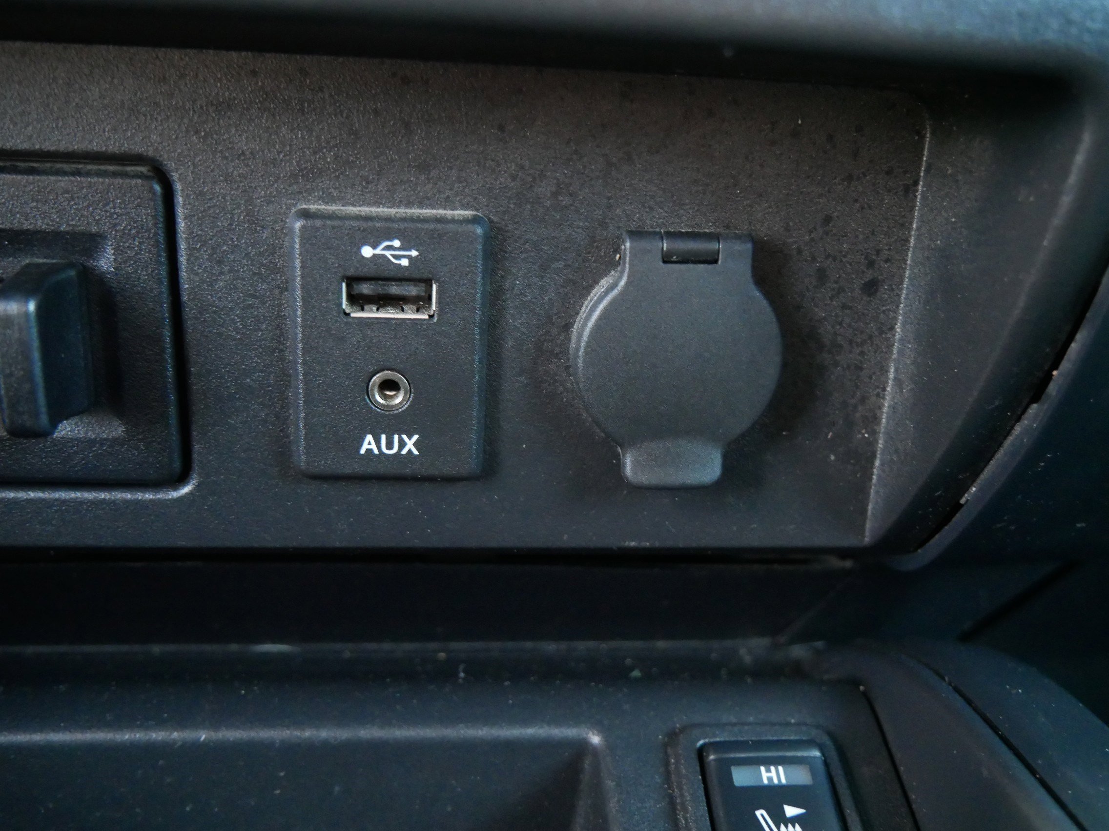 2018 Nissan Titan SV photo 24