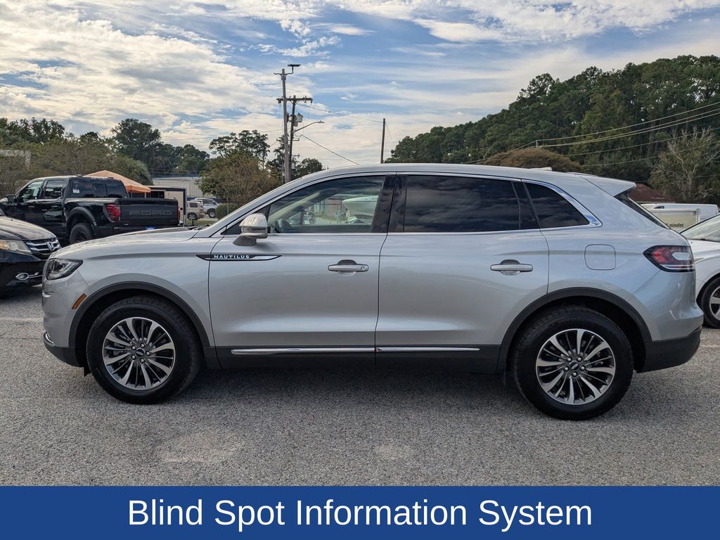 2022 Lincoln Nautilus Standard photo 4