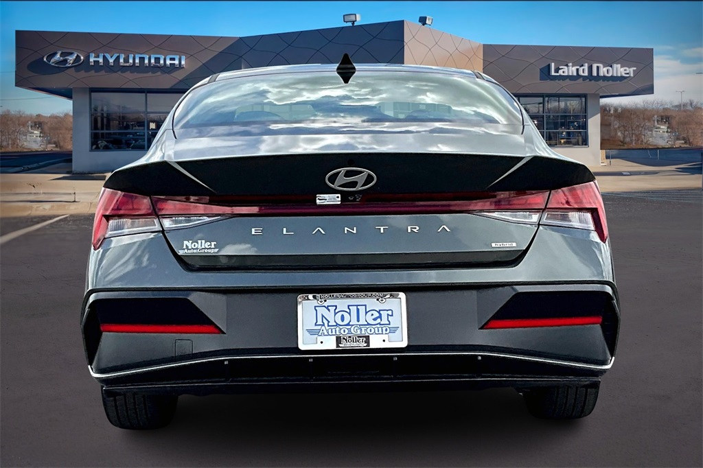 2025 Hyundai Elantra Hybrid Limited photo 4