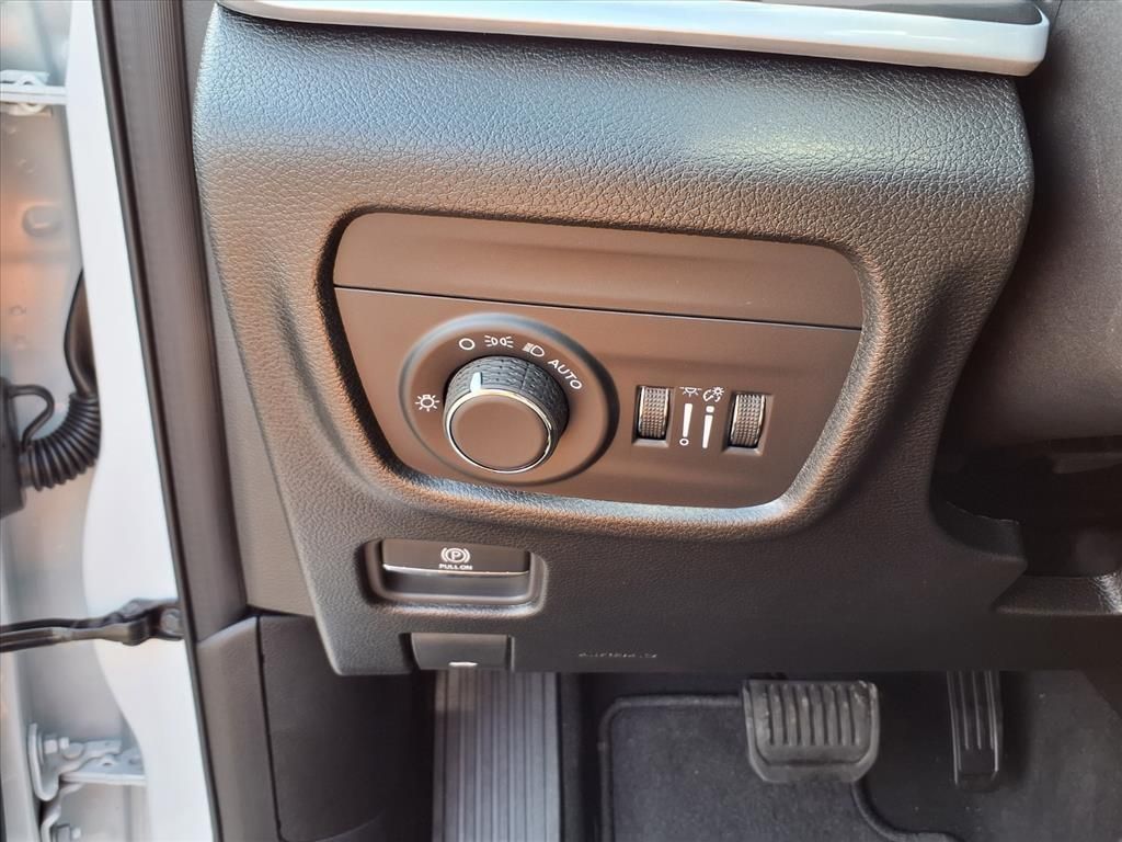 2025 Jeep Grand Cherokee Laredo X photo 12