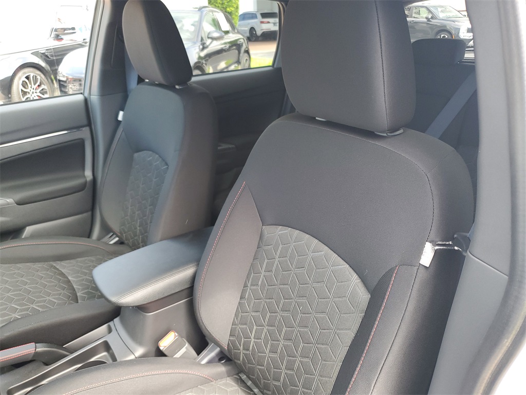 2025 Mitsubishi Outlander Sport ES SE LE photo 18