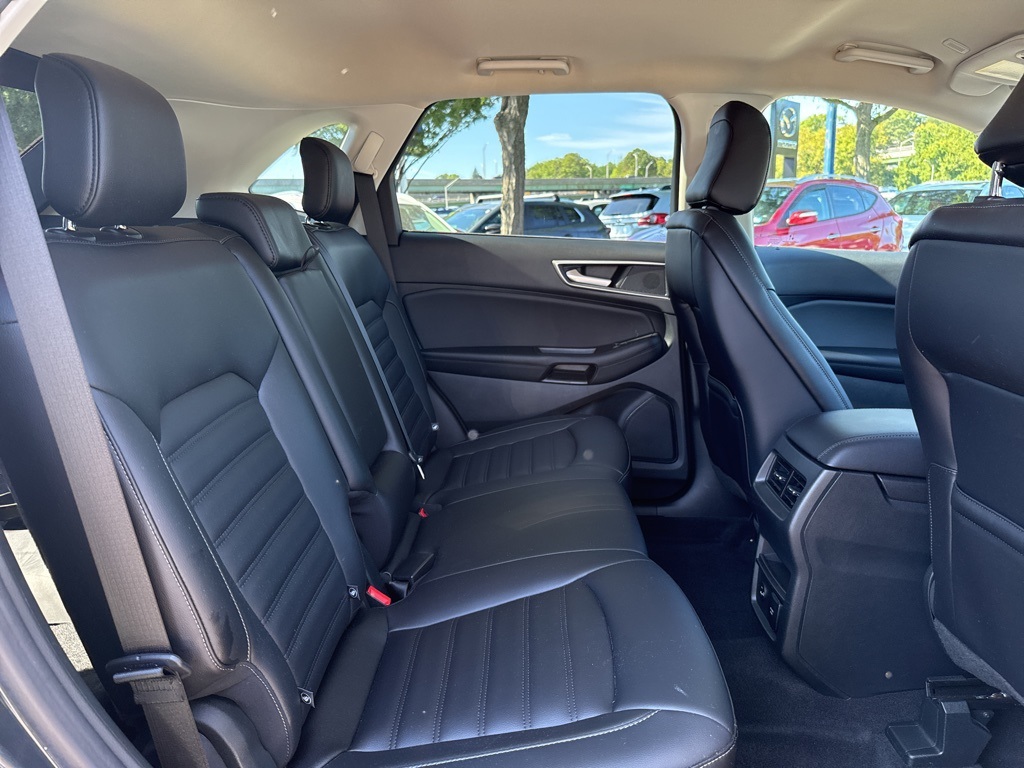 2022 Ford Edge SEL photo 26