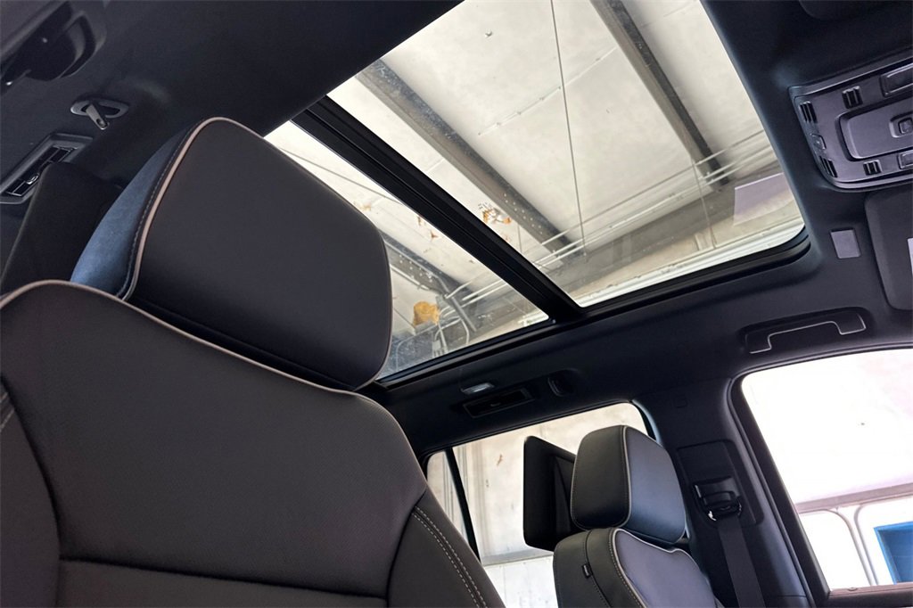 2025 Chevrolet Tahoe Premier photo 18