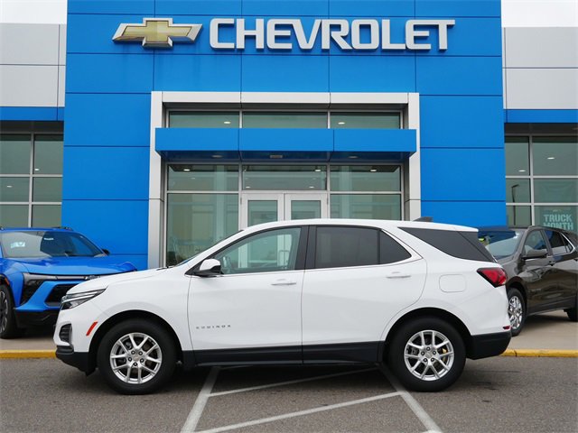 2024 Chevrolet Equinox LT photo 2