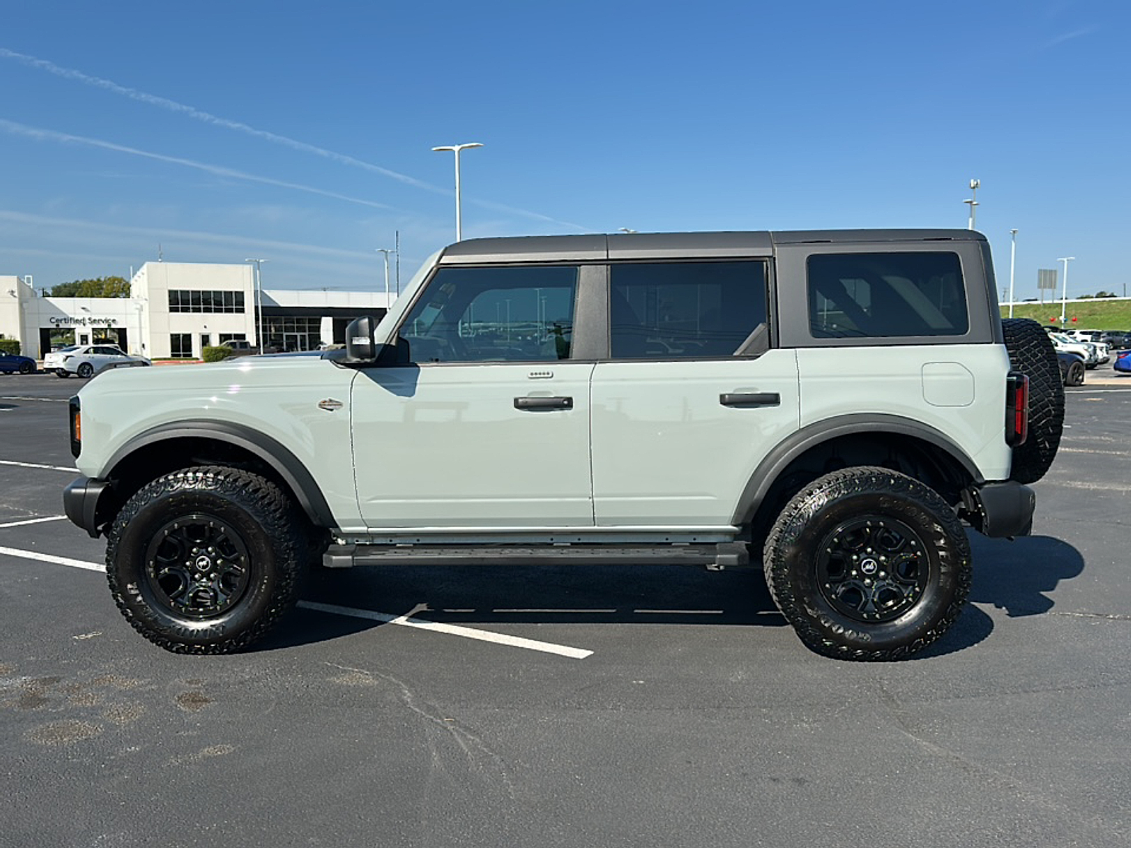2023 Ford Bronco Wildtrak photo 2