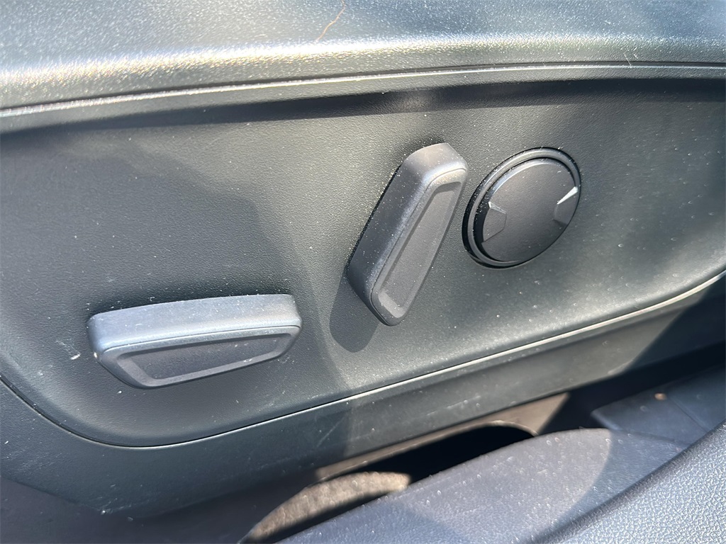 2022 Ford Escape SEL photo 18