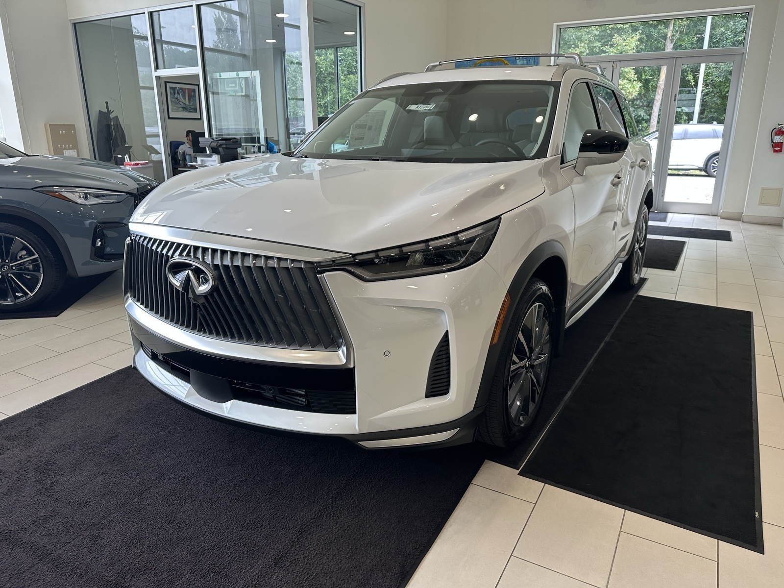 2026 Infiniti QX60 Luxe photo 3