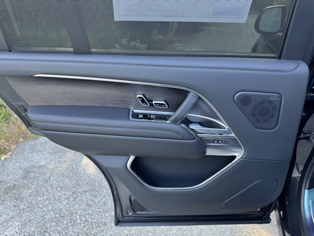 2025 Land Rover Range Rover SE photo 18