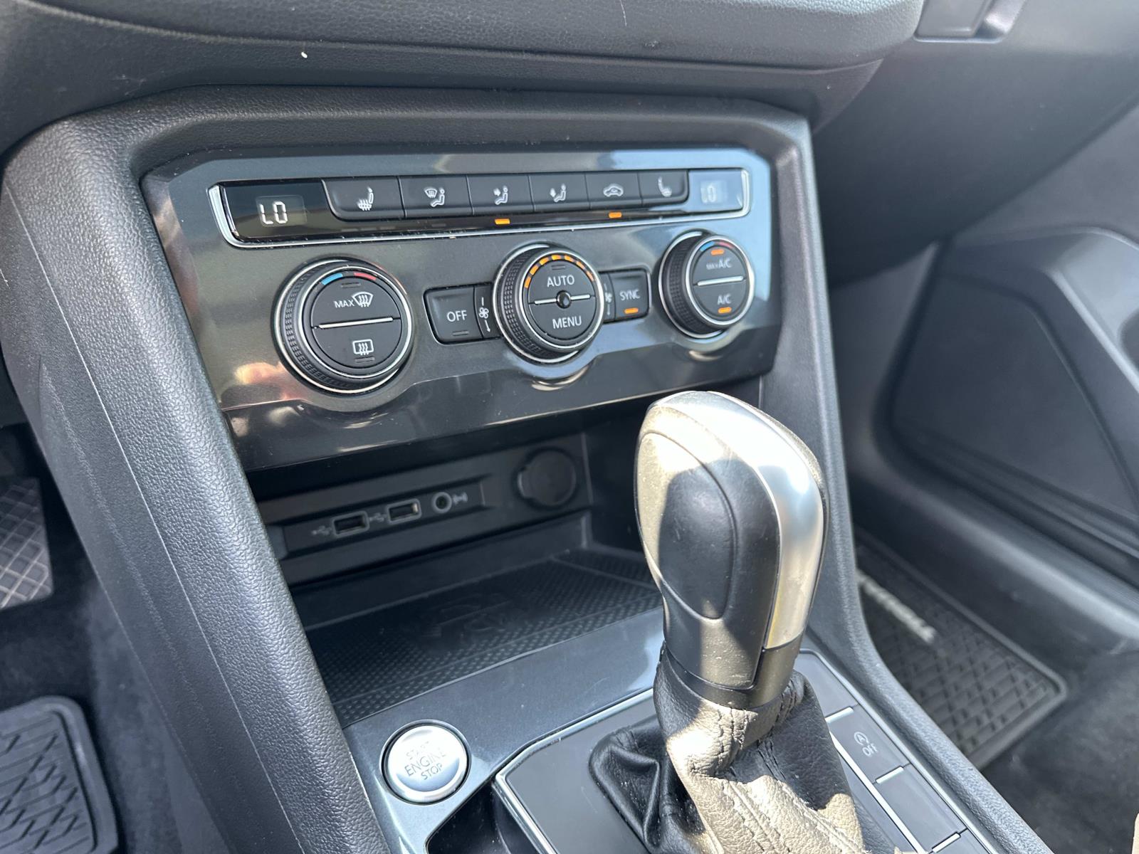 2020 Volkswagen Tiguan SE photo 12