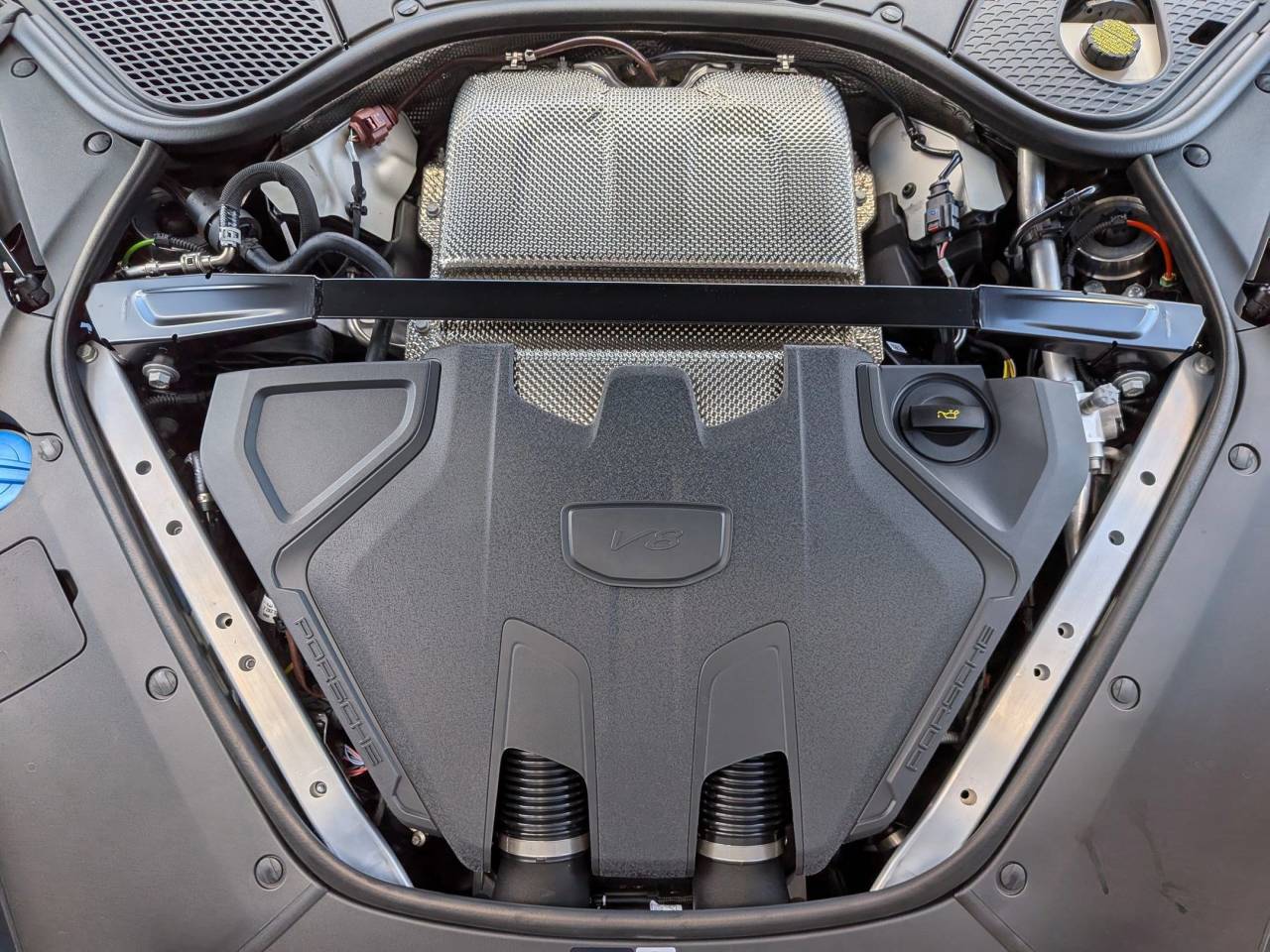 2026 Porsche Panamera Turbo E-Hybrid photo 25
