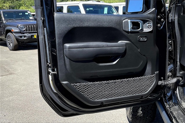 2025 Jeep Wrangler Willys photo 21