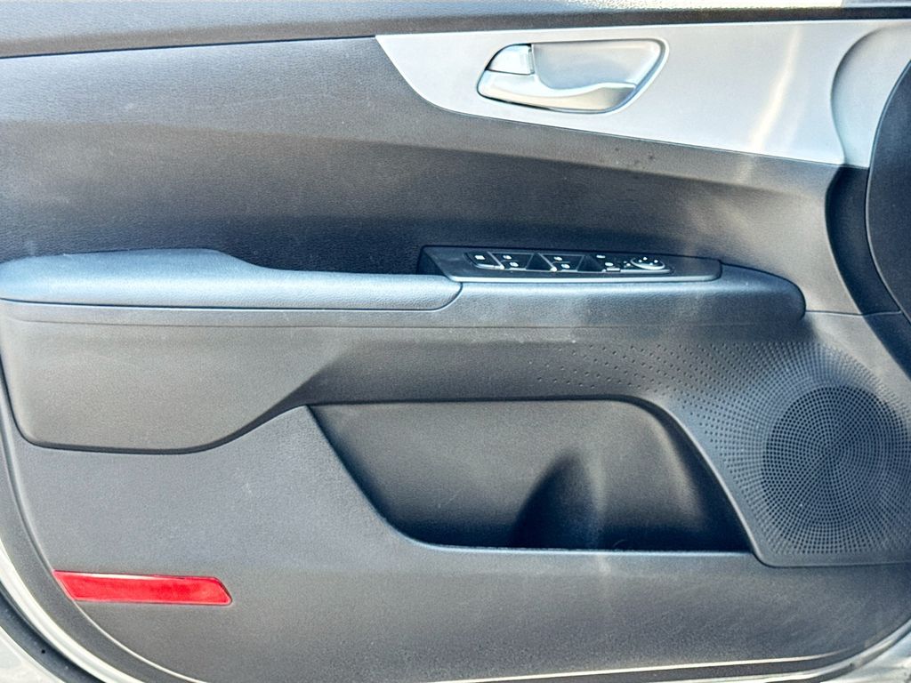 2023 Kia Forte LXS photo 14