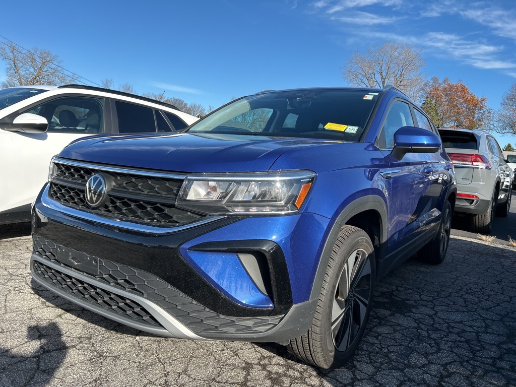 2024 Volkswagen Taos SE photo 3