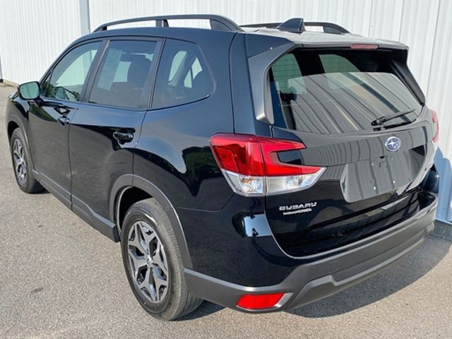2021 Subaru Forester Premium photo 4