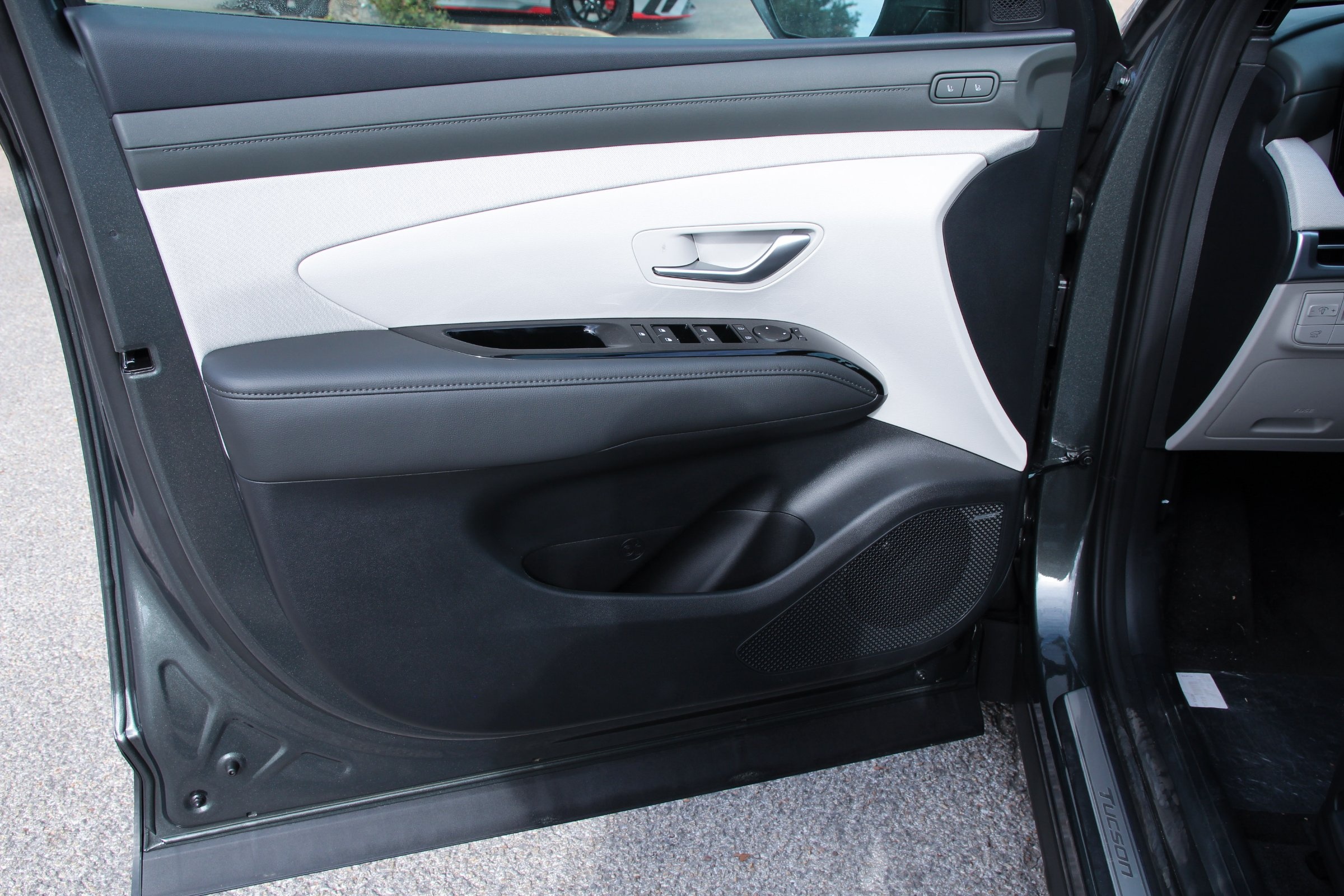 2025 Hyundai Tucson Hybrid Limited photo 9