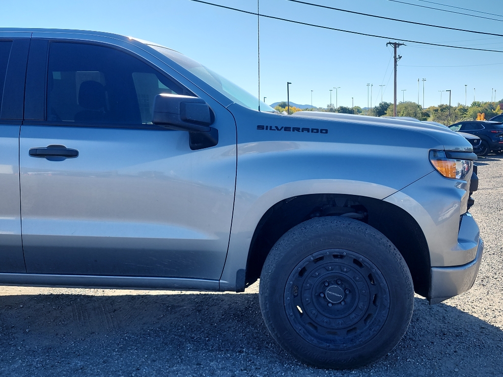 2023 Chevrolet Silverado 1500 Custom photo 4