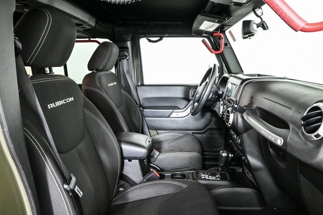 2015 Jeep Wrangler Unlimited Rubicon photo 18