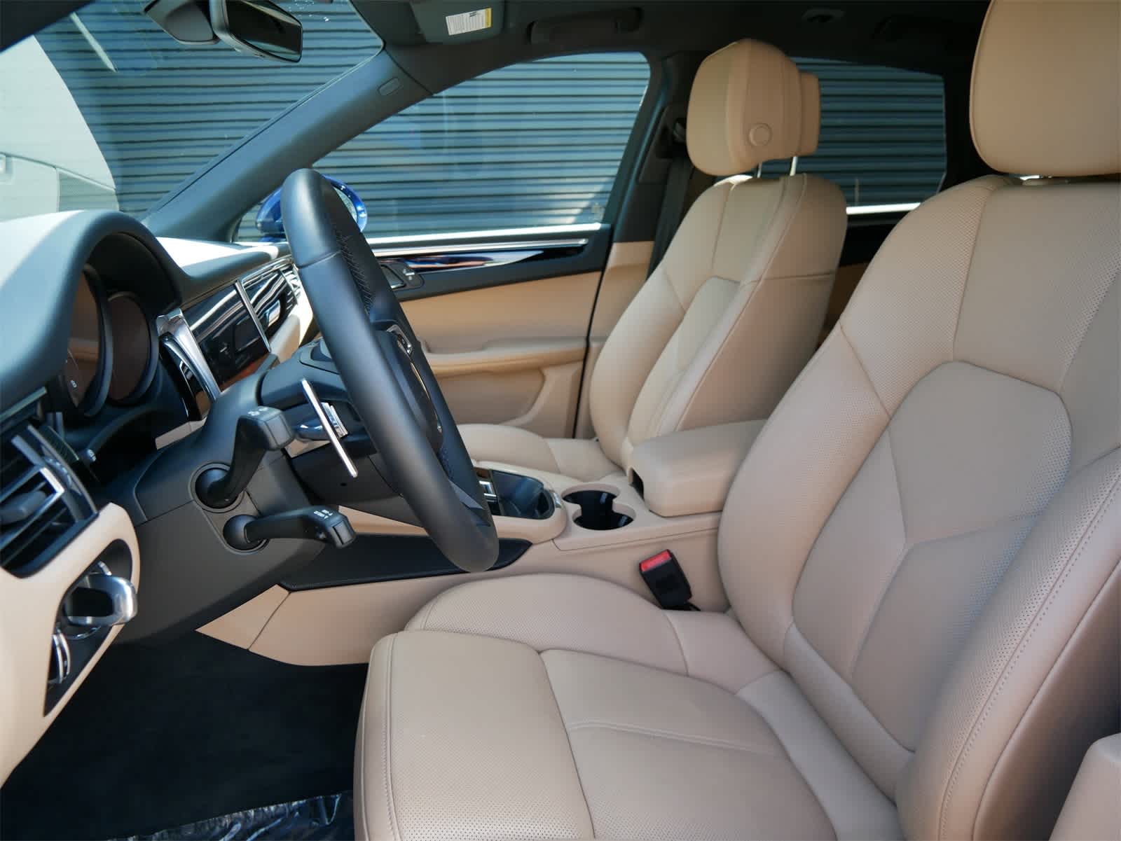 2025 Porsche Macan photo 5