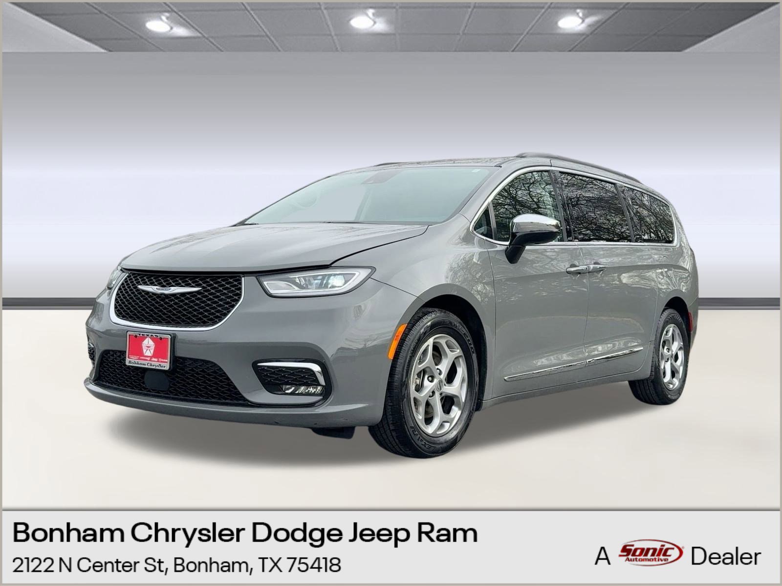 2023 Chrysler Pacifica Limited's photo