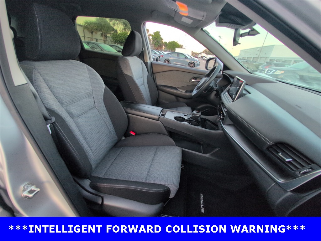 2023 Nissan Rogue SV photo 13