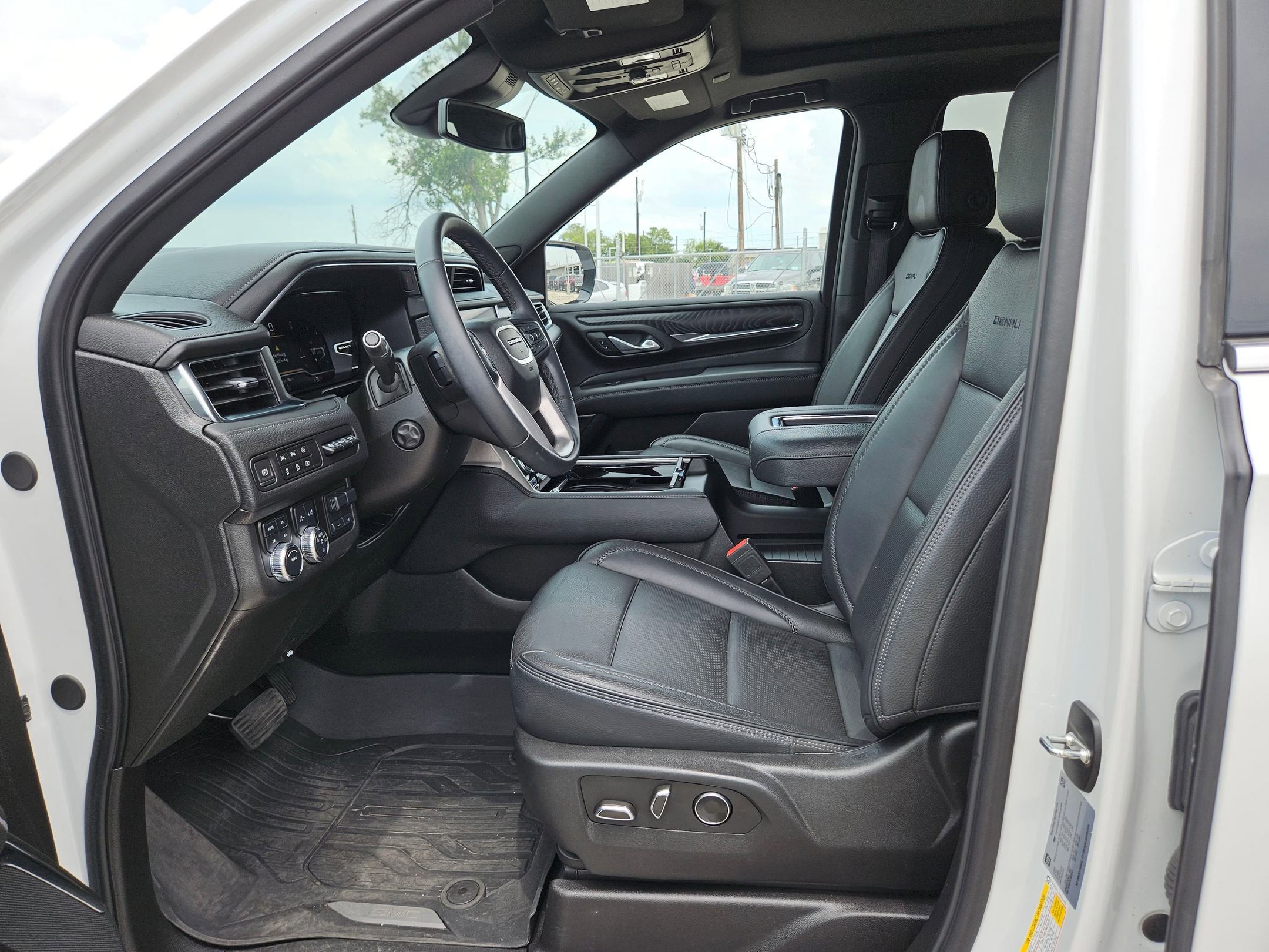 2024 Gmc Yukon Denali photo 8