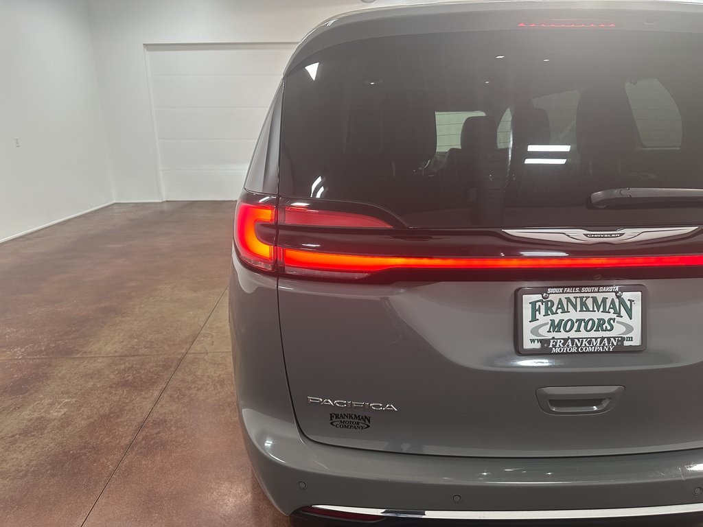 2023 Chrysler Pacifica Touring L photo 41