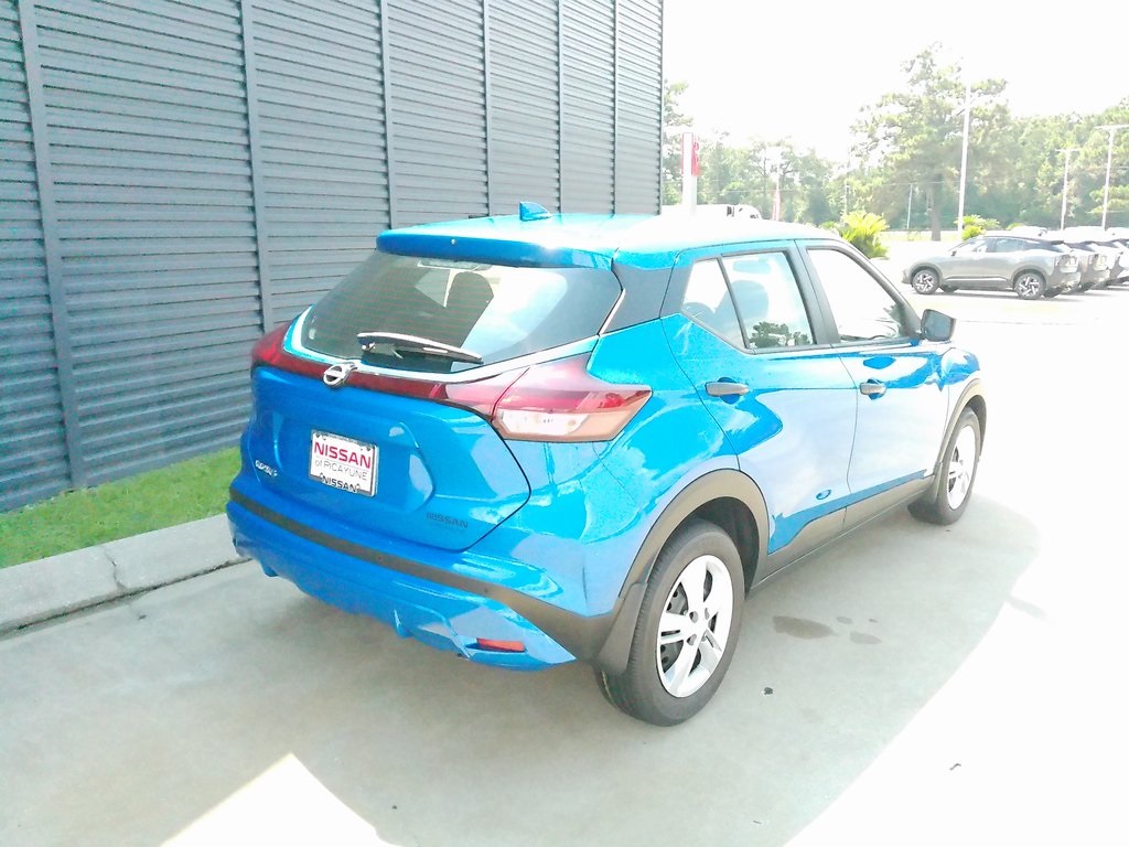 2025 Nissan Kicks Play S photo 3