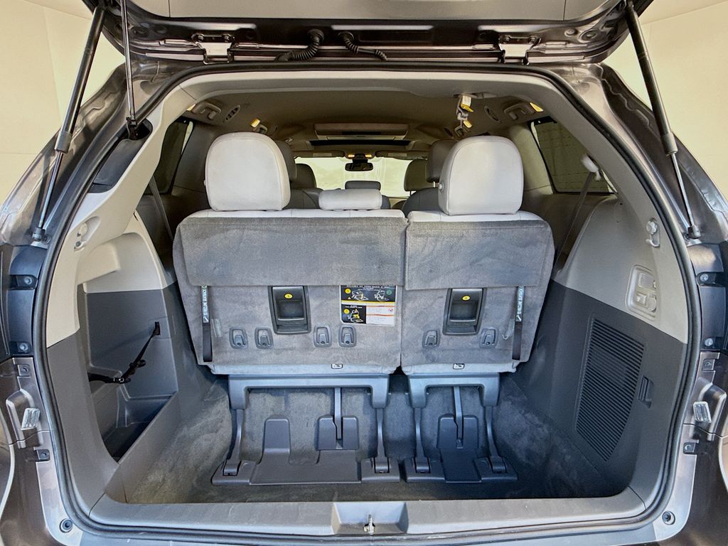 2018 Toyota Sienna XLE Premium photo 26
