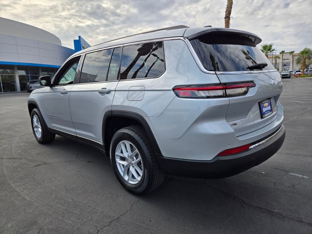 2023 Jeep Grand Cherokee Laredo photo 4