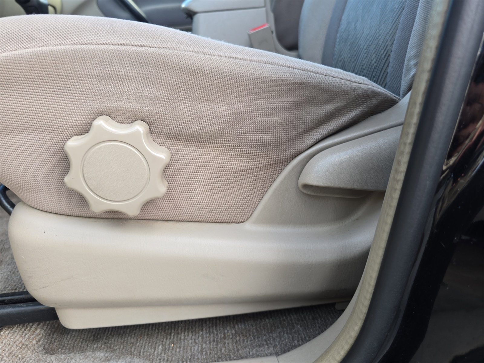 2002 Toyota RAV4 Base photo 16