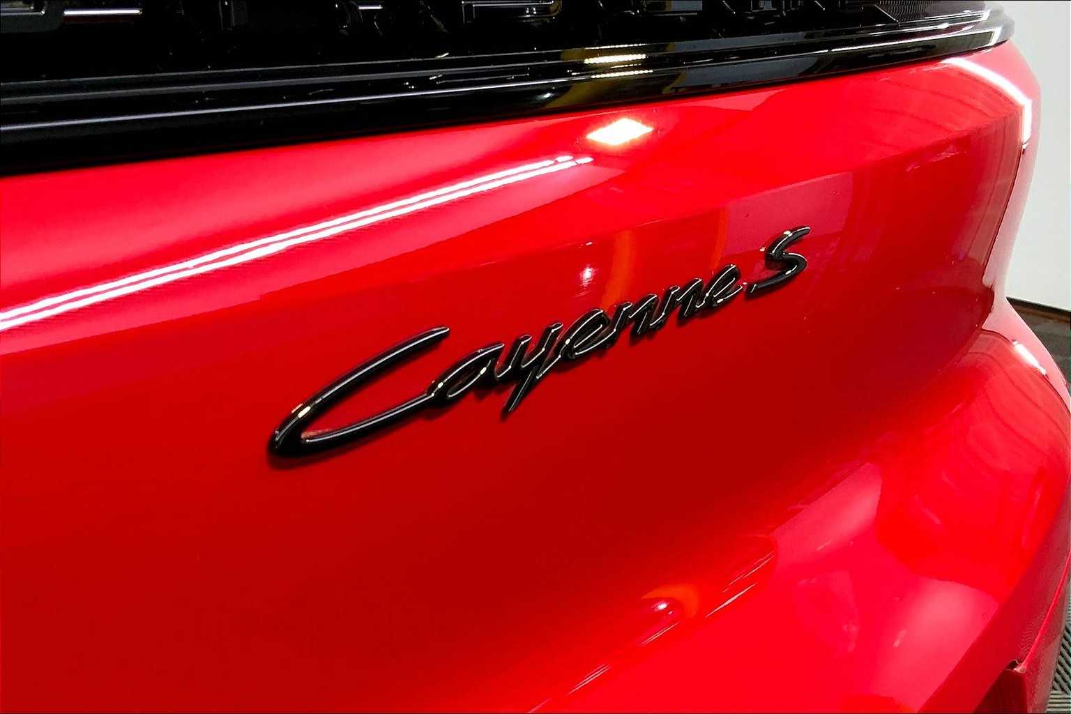 2024 Porsche Cayenne S Coupe photo 9