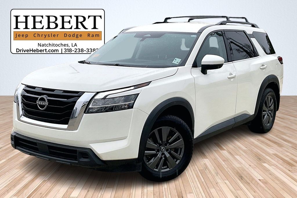 2022 Nissan Pathfinder SV's photo