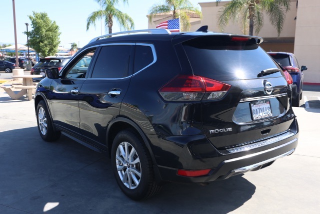2018 Nissan Rogue SV photo 4