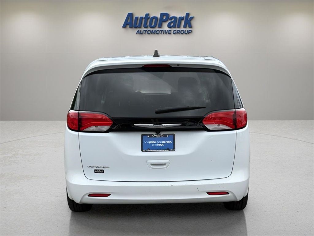 2023 Chrysler Voyager LX photo 6