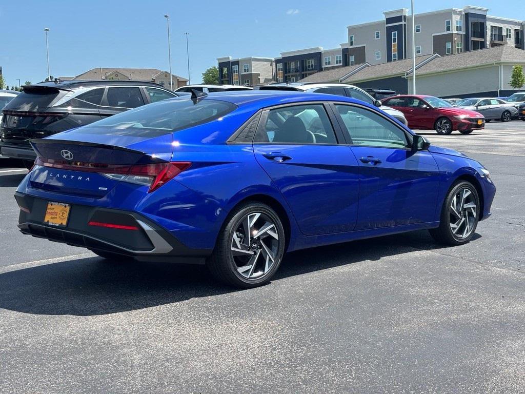 2025 Hyundai Elantra Hybrid SEL Sport photo 3