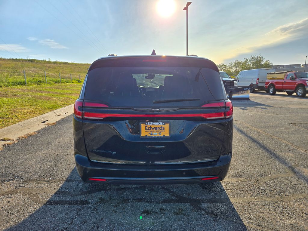 2025 Chrysler Pacifica Limited photo 4