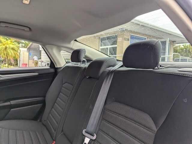 2020 Ford Fusion SE photo 14
