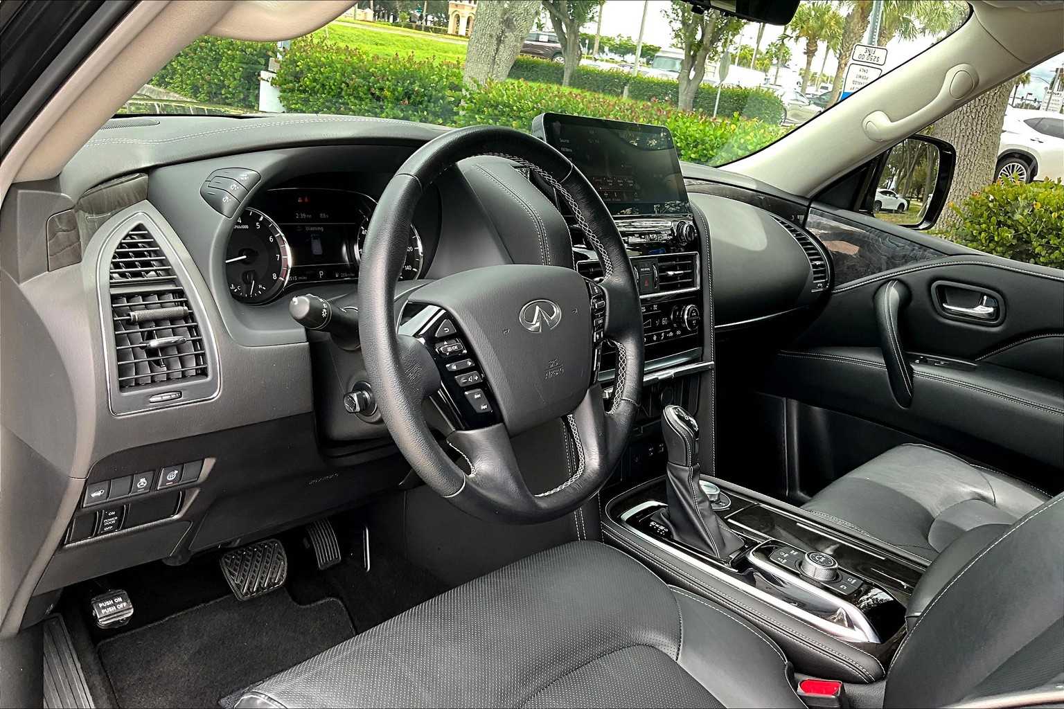 2024 Infiniti QX80 Luxe photo 14