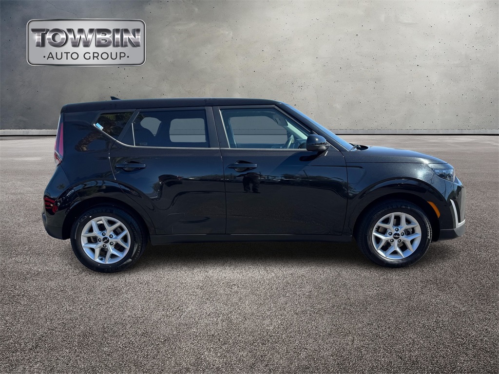 2023 Kia Soul LX photo 3