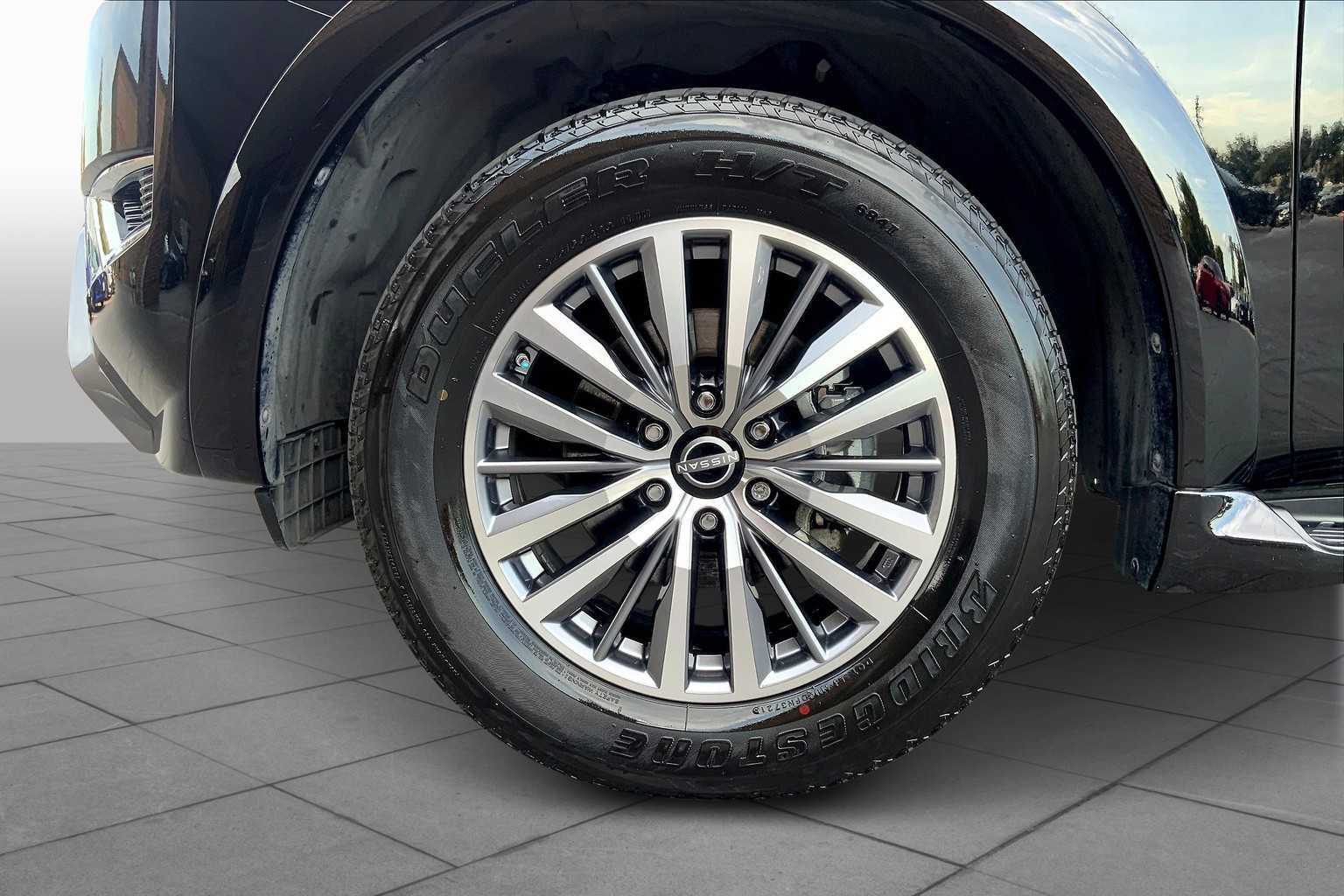 2022 Nissan Armada SL photo 9