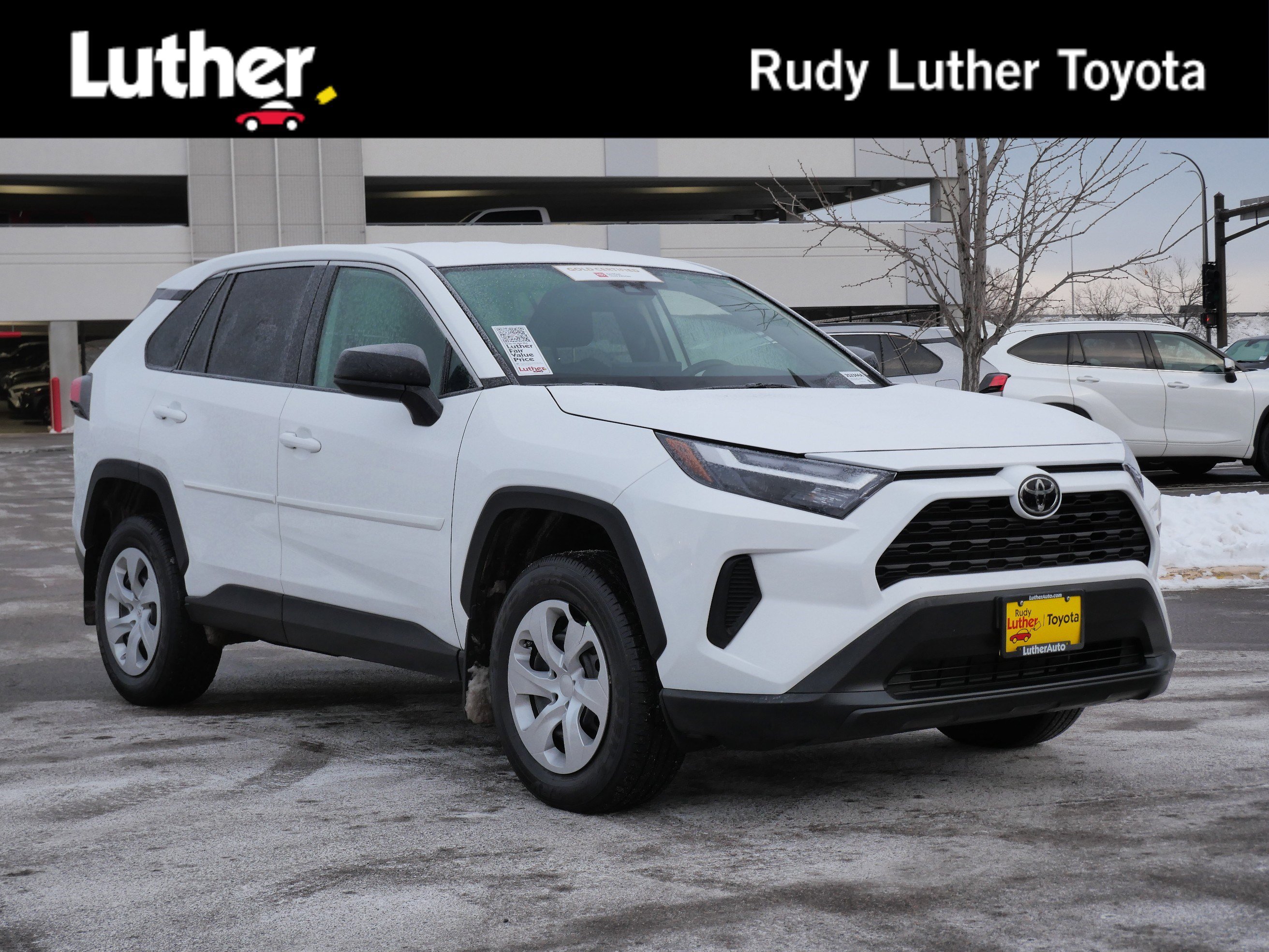 2023 Toyota RAV4 LE's photo