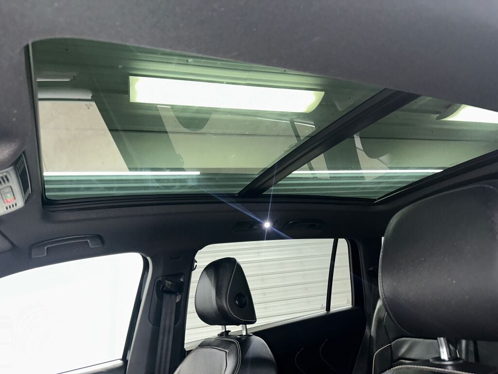 2022 Volkswagen Tiguan SEL Premium R-Line photo 3