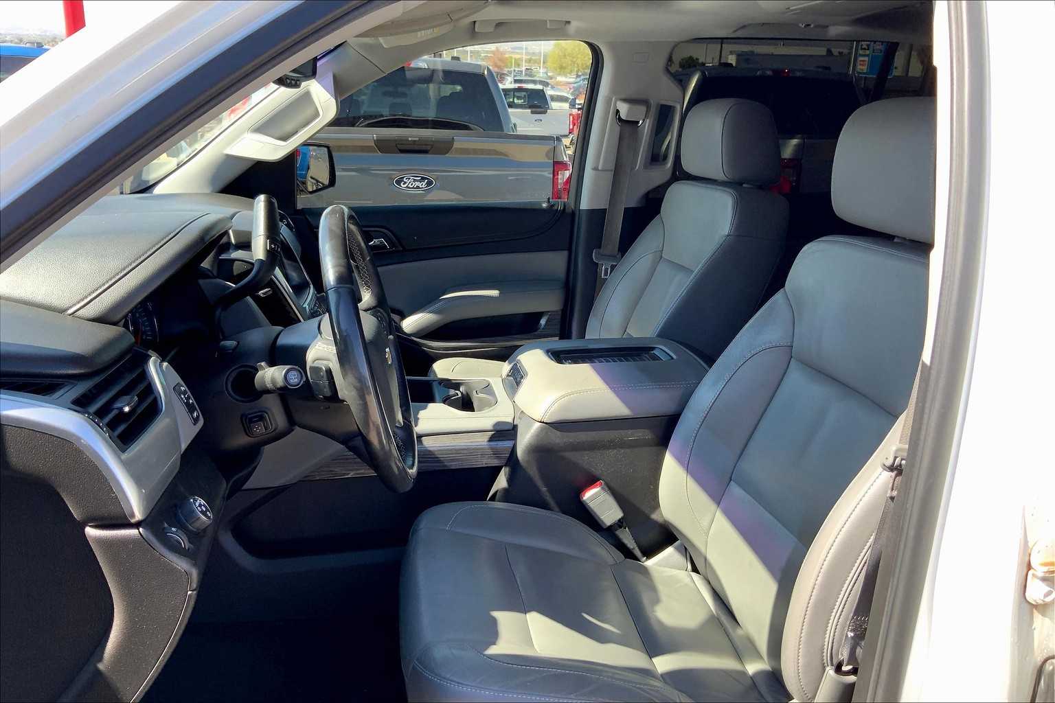 2016 Chevrolet Suburban LT photo 7