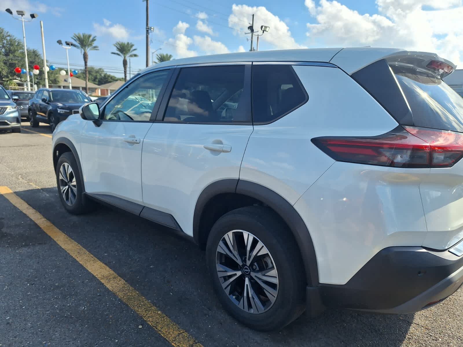 2022 Nissan Rogue SV photo 3