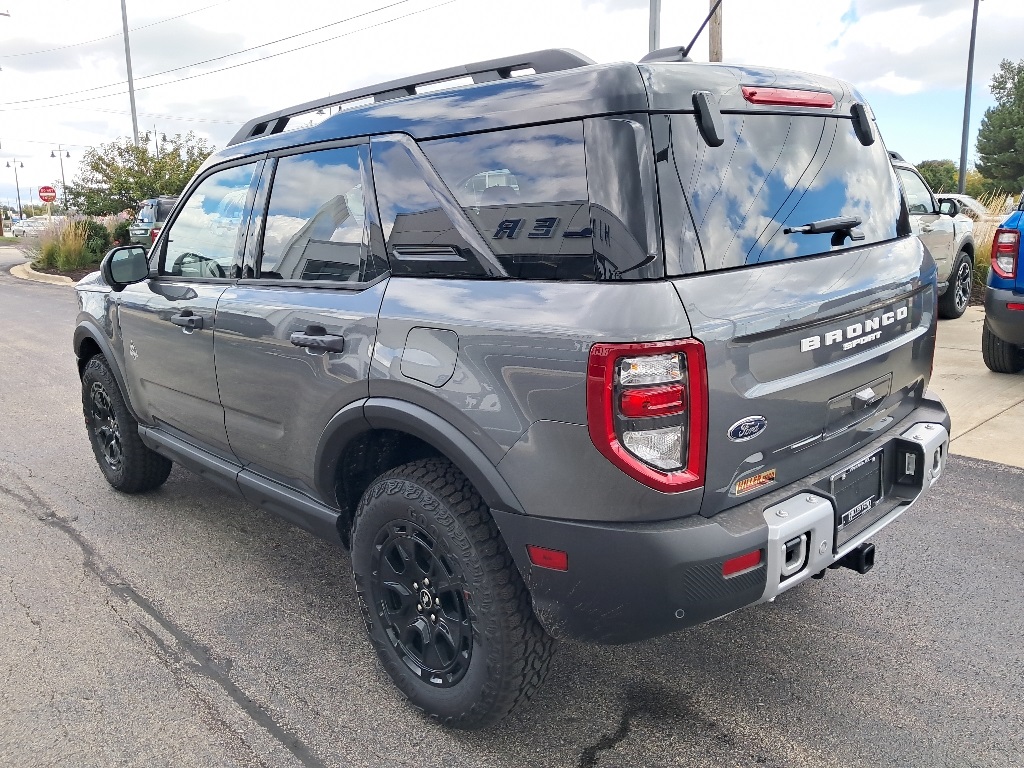 2025 Ford Bronco Sport Outer Banks photo 2