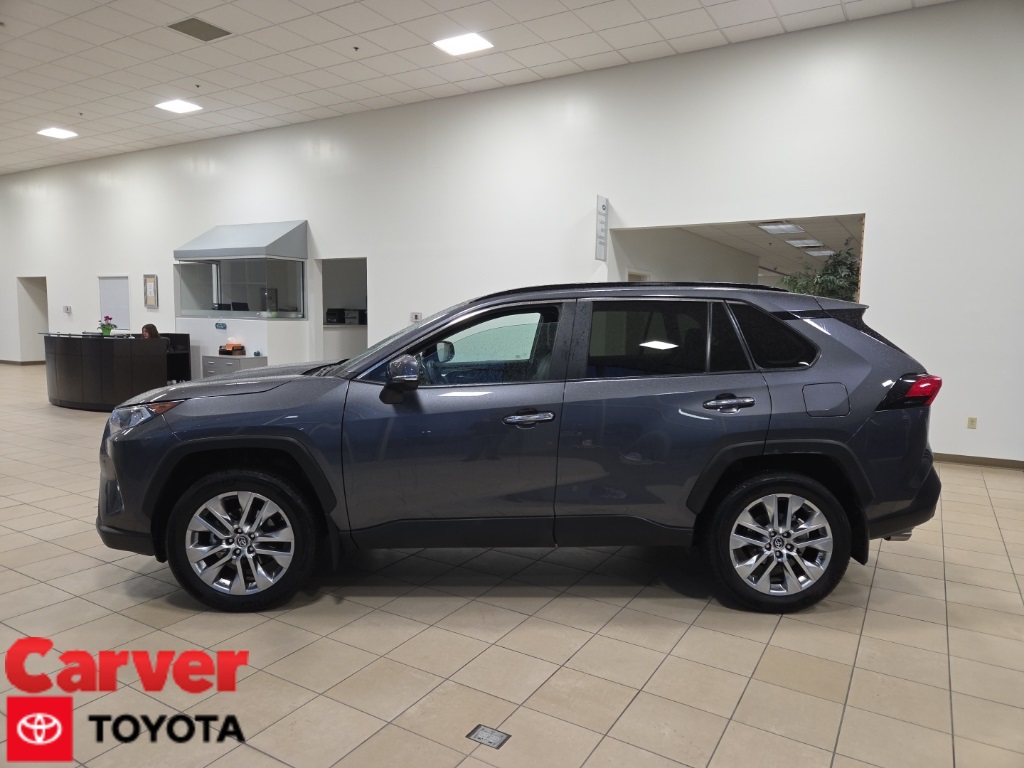 2019 Toyota RAV4 Limited's photo