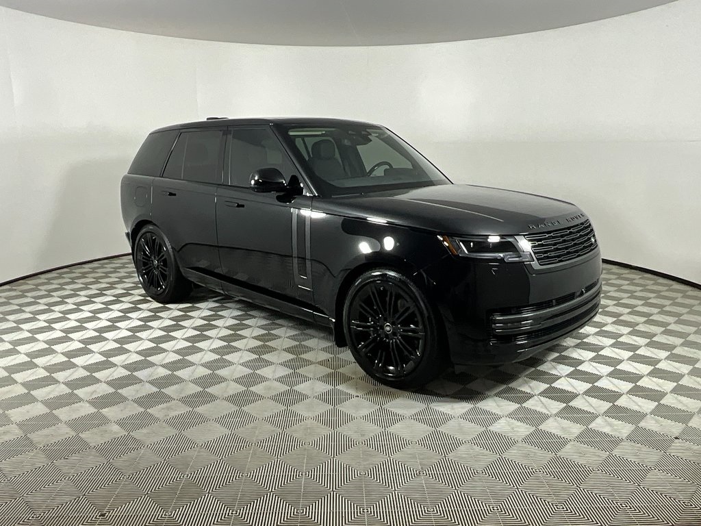 2025 Land Rover Range Rover SE photo 3