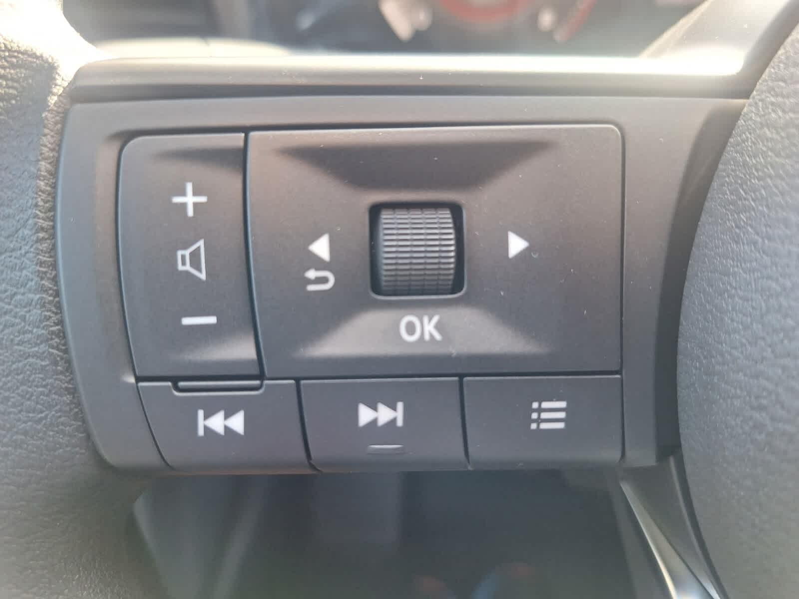 2025 Nissan Kicks SV photo 13